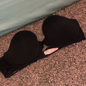 Black strapless bra